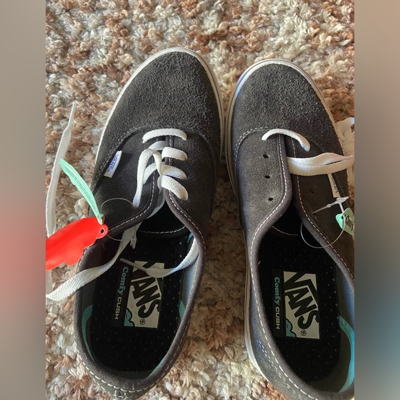 Comfy Cush Old Skool in Black & White New with tags & box Women’s 6.5, Men’s 5 - Picture 3 of 4